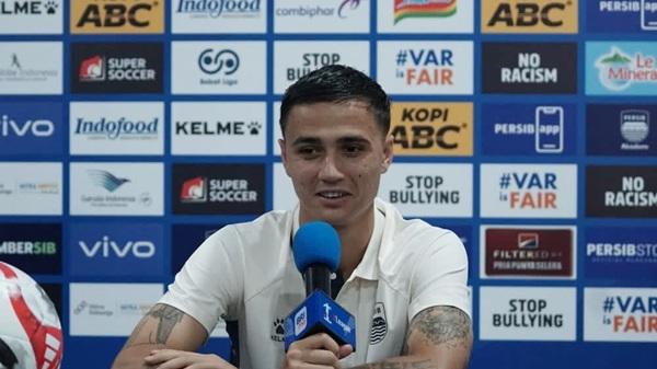 Eliano Reijnders Terkesan Atmosfir Suporter di Stadion GBLA