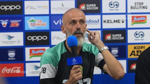 Akui Keunggulan Persib, Eduardo Perez Puji Semangat Juang Persebaya
