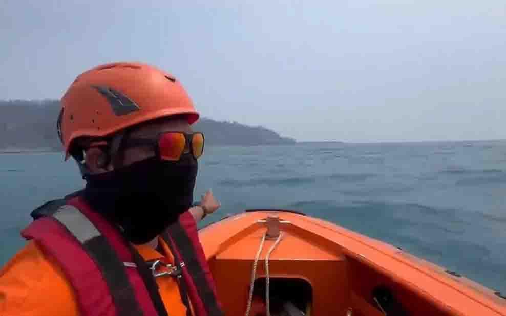 Susuri Selat Sunda 140 Kilometer, Tim SAR Temukan Benda Mengapung Milik Rombongan Jurnalis?