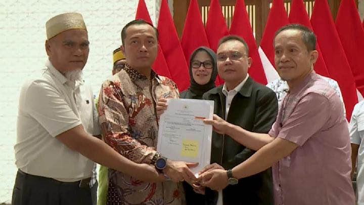 Dua Guru Luwu Utara Dapat Rehabilitasi, Prabowo Teken Keputusan Setiba di Jakarta