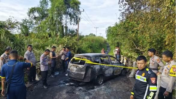 Mobil Meledak di Jembatan Parit 22, Warga Panik Dua Korban Terbakar Hidup-hidup