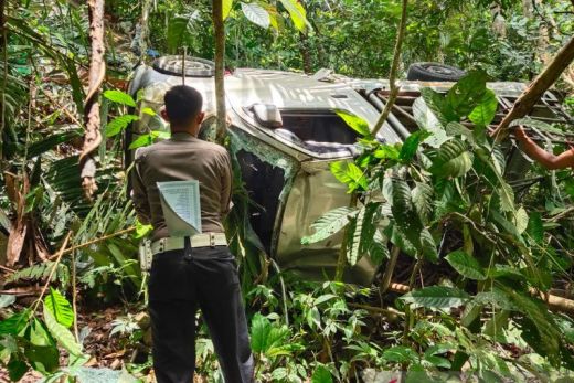 Mobil Terjun ke Jurang Sedalam 20 Meter di Kelok 4 Agam, Penumpang Meninggal