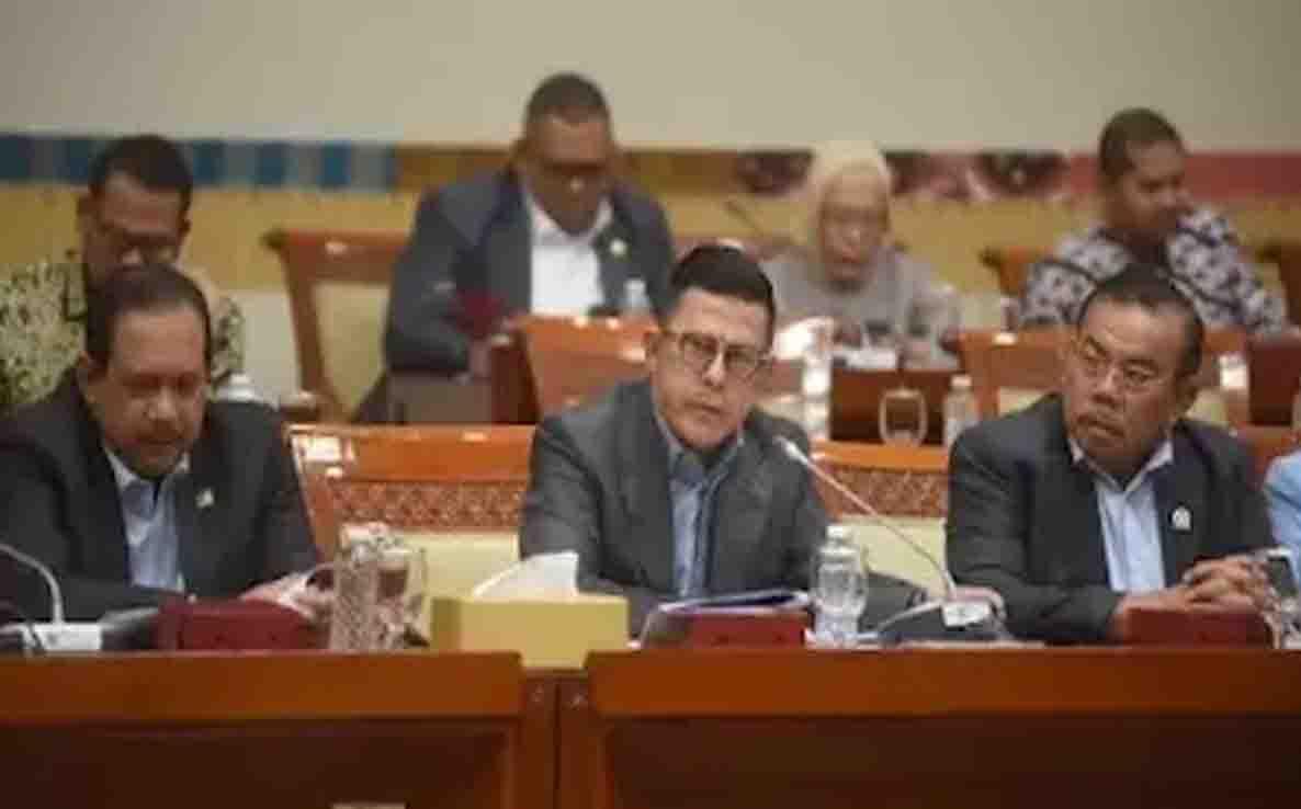 Kritik ke KPK Menguat, DPR Sentil Larangan Penutup Wajah untuk Tersangka Dinilai Berlebihan