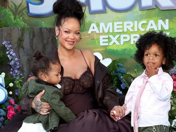 Rihanna Ungkap Kedua Anaknya Gila Musik, Si Kecil Sudah Pandai Ngerap