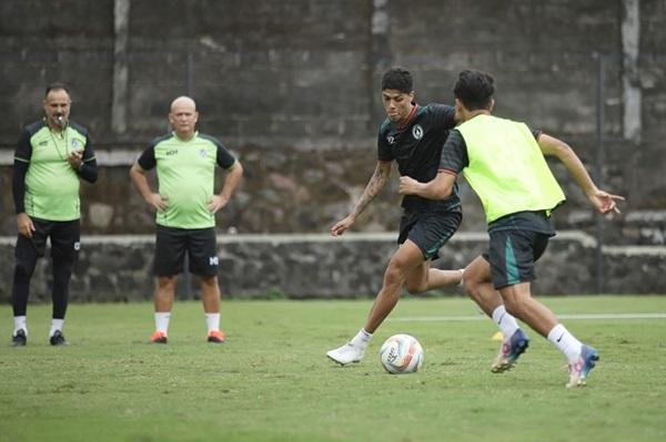 Pelatih PSS Sleman Sebut Pentingnya Kontrol Bola Secara Sempurna
