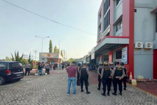 Akibat Masalah Perizinan, Rutan Padang Rusuh