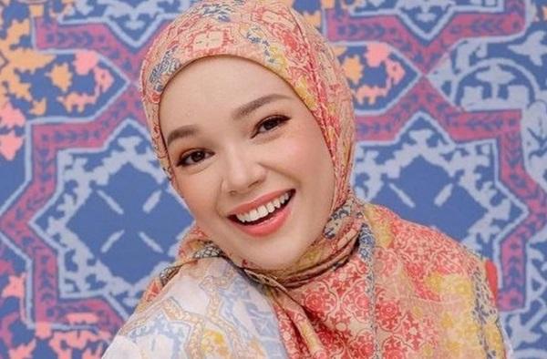 Dewi Sandra Soroti Pentingnya Produk Halal di Brave Beauty Summit Qatar