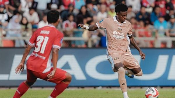 Redam Permainan Dewa United FC, Jan Olde Puji Semen Padang FC