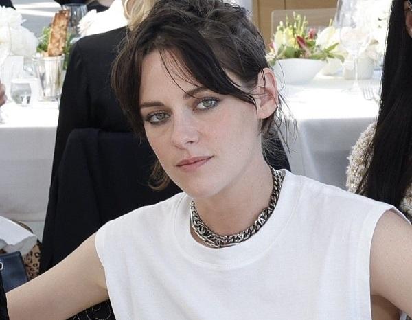 Kristen Stewart Akui Sulit Menonton Film Sampai Habis