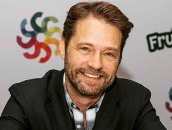 Teman Sekamar di Hollywood, Jason Priestley Ungkap Brad Pitt Jarang Mandi