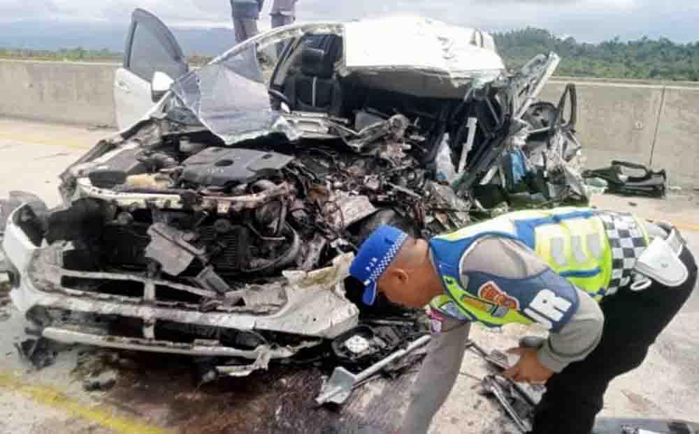 Innova Reborn Hantam Truk di Tol Sibanceh, Warga Bireuen Tewas