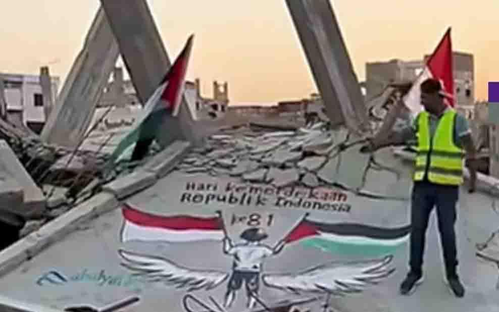 HUT Ke-81 RI di Gaza, Warga Lukis Bendera Merah Putih di Reruntuhan