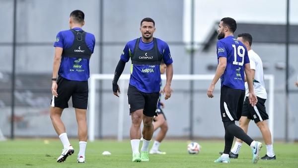 Carlos Pena Tidak Suka Bahas Tiga Pertandingan Secara Bersamaan