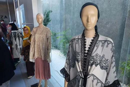 Aleza Garap Potensi Pasar Busana Muslimah Ranah Minang