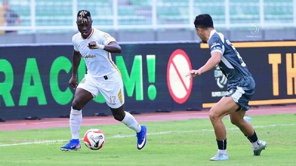 Kesampingkan Klasemen, Sidibe Pikirkan Permainan Terbaik