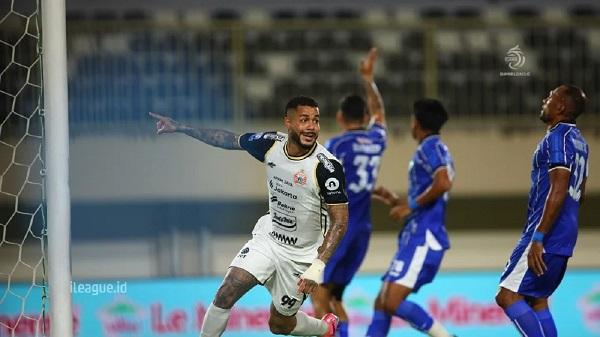 Mauricio Merasa Pengaplikasian Strategi Masih Terlalu Monoton