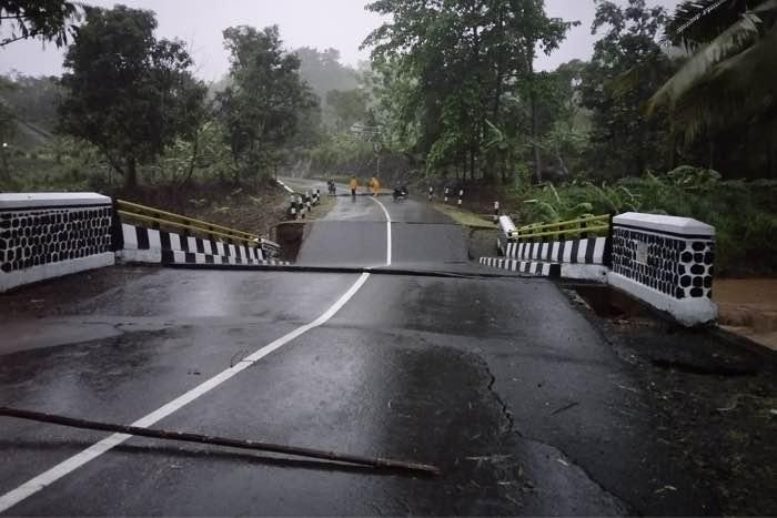 Akses Warga Segera Pulih, BNPB Bangun Kembali Jembatan Rusak di Sumbar
