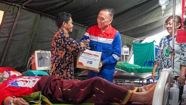 Komut Pertamina Kunjungi Korban Gempa NTT, Salurkan Bantuan di RS Ruteng