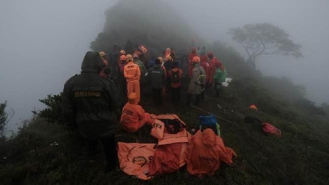 Sinyal Jam Pintar Kopilot ATR 42-500 Muncul di Bulusaraung, Proses Identifikasi Belum Berjalan