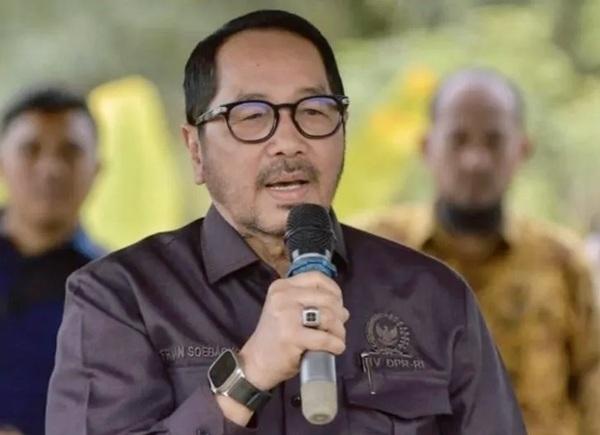 1,6 Juta Guru Honorer Terancam, Firman Minta Solusi Konkret dan Transparan