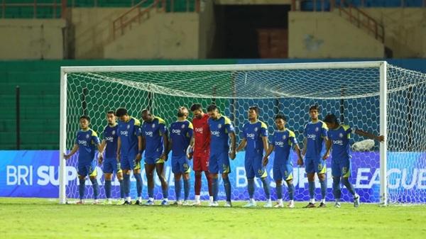 Marcos Santos Fokus Benahi Pertahanan Arema FC di Laga Terakhir