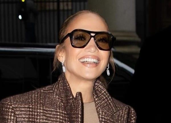 Jennifer Lopez Tanpa Suami Nikmati Liburan Musim Panas di Italia