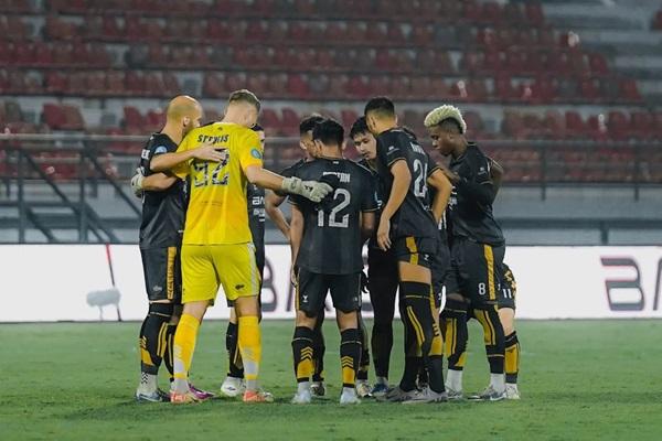 Riekerink Puas Tahan Imbang Persib Bandung