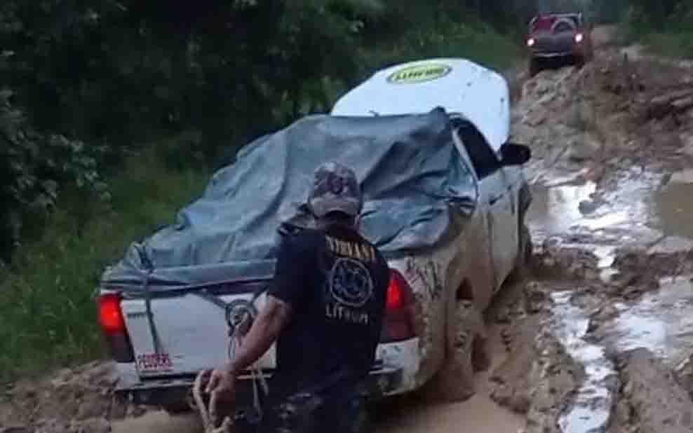 Perjuangan Warga Tembus Hutan, Demi Suarakan Aspirasi Pembangunan