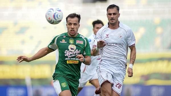 Bernando Taveres Soroti Lini Belakang Persebaya