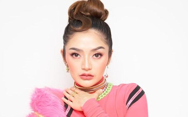 Video Musik Lagu Lagi Syantik Siti Badriah Tembus 700 Juta Views