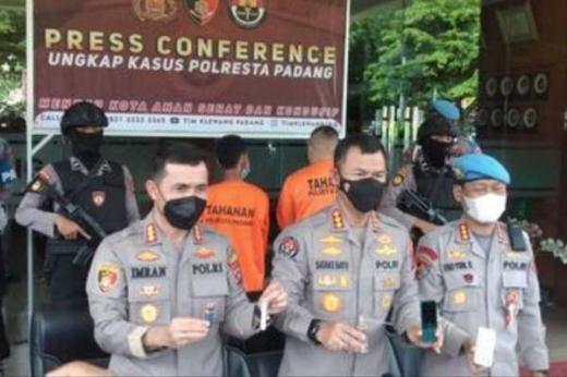 Sakau di Mapolresta Padang, Polisi Berpangkat Kompol Ditangkap
