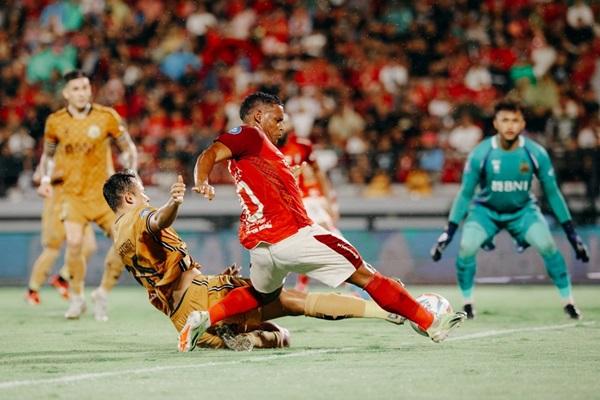 Teco Sebut Peran Penting Suporter Dan Bola Mati