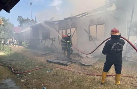 Tiga Rumah di Sungai Sapiah Padang Terbakar