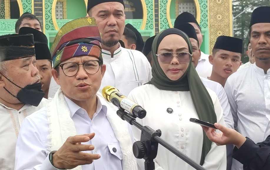 Peringatan HSN 2026 di Pekanbaru, Menko Muhaimin Iskandar Serahkan Wakaf untuk Ribuan Masjid