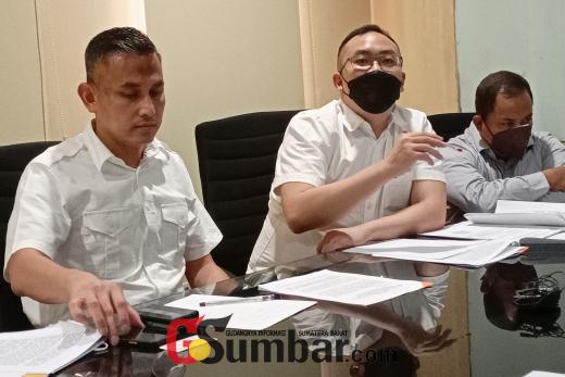 WartaPKU Jose Andreawan (tengah) selaku