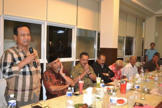 Sejumlah Tokoh Dukung Tim Sepakbola Koto Tangah Berlaga di Final Round Irman Gusman Cup