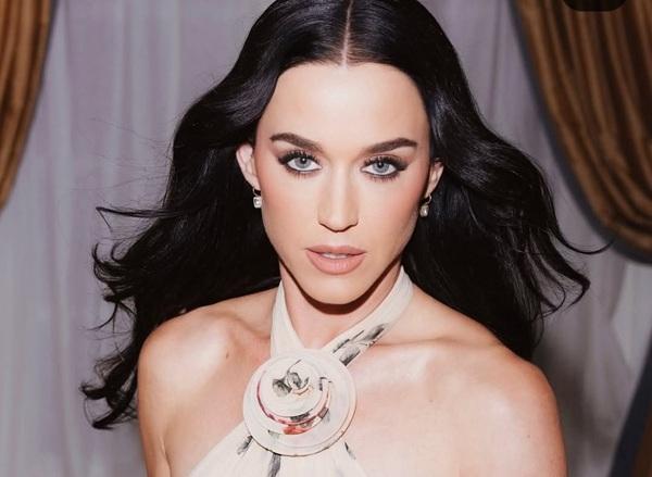 Katy Perry Rayakan Setahun Album 143