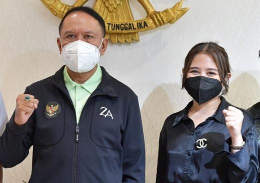 Presiden Persikota Tangerang Prilly Latuconsina Diminta Menpora Amali Tetap Semangat Majukan Sepakbola dan Industri Olahraga
