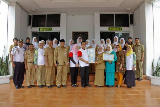 Komit Atasi Masalah Kependudukan, Padang Panjang Raih Penghargaan Population Award
