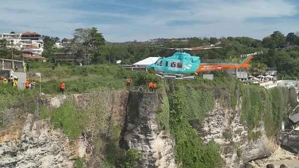 Tersapu Ombak Pantai Cemongkak Bali, Dua Turis Rusia Berhasil Dievakuasi Pakai Helikopter