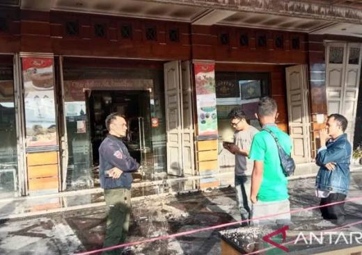 Toko Kue Terbesar di Bukittinggi Terbakar, Kerugian Capai Rp1,2 Miliar