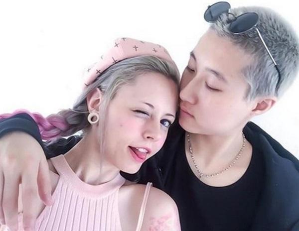Putri Jackie Chan Menikah dengan Kekasih Wanitanya