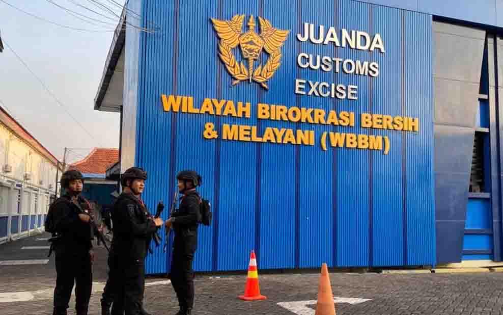 Ratusan Juta Disita Saat Polisi Obok Obok Empat Lokasi Skandal Pabean