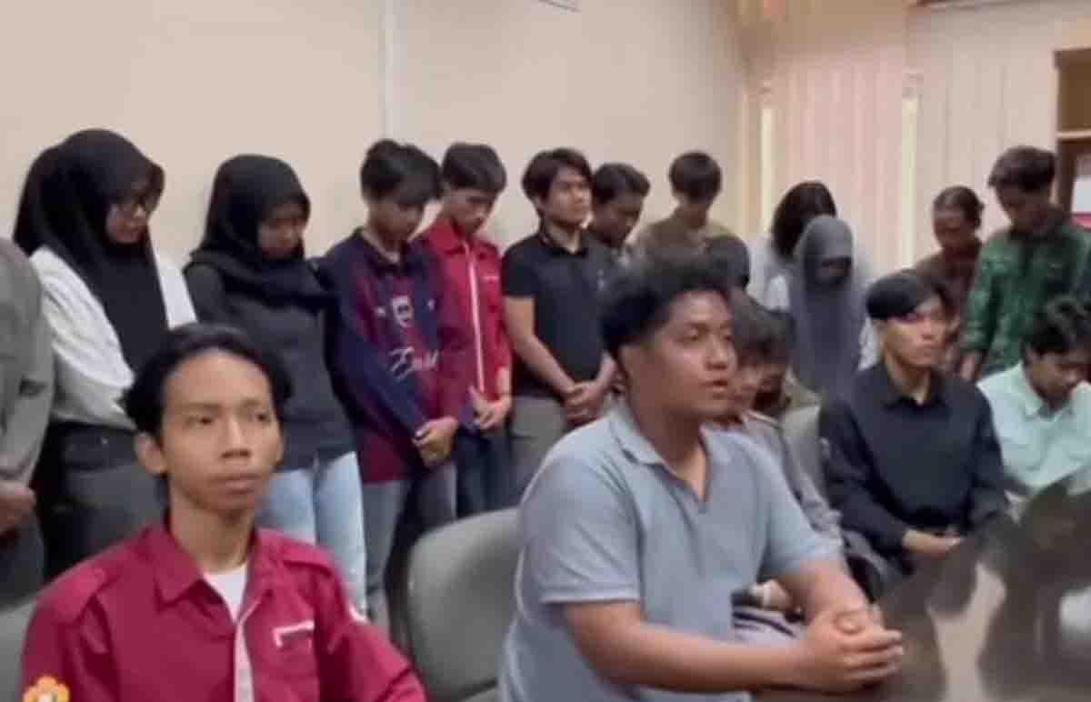 Viral Video Cium Kening Mahasiswa Baru Saat Ospek Unsri Dikecam, Panitia Akui Kelalaian