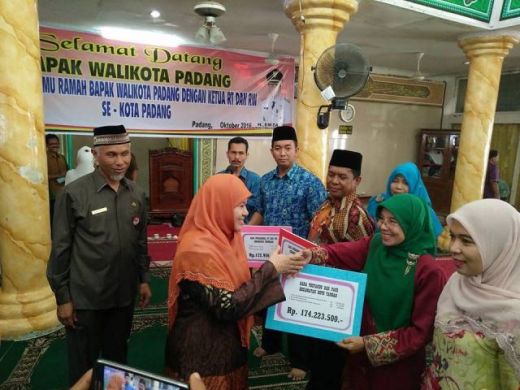 Horeee..Bantuan Operasional RT, RW, LPM dan PKK di Kota Padang Sebesar Rp 13,8 M Diserahkan