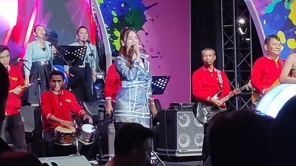 Dina Rubby Sukses Hibur Penonton di Acara Musik GENDANG TVRI