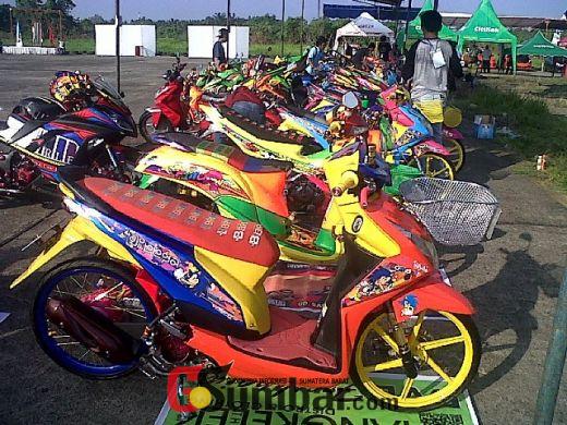 Motor peserta kontes. Motor peserta kontes.