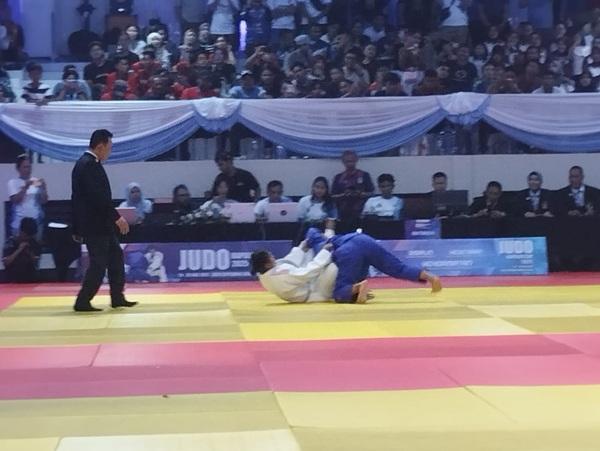 Judo Kapolri Cup 2025: Listyo Sigit Prabowo Terjun jadi Wasit dan Serius Saksikan Pertandingan