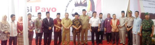 Foto bersama ketiga pasangan calon dengan komisioner KPU Kota Payakumbuh. Foto bersama ketiga pasangan calon dengan komisioner KPU Kota Payakumbuh.