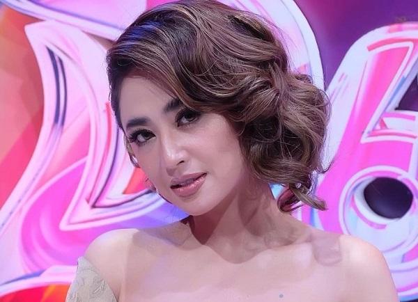 Dewi Perssik Geram Terkait Isu Dugaan Perselingkuhan Kekasihnya
